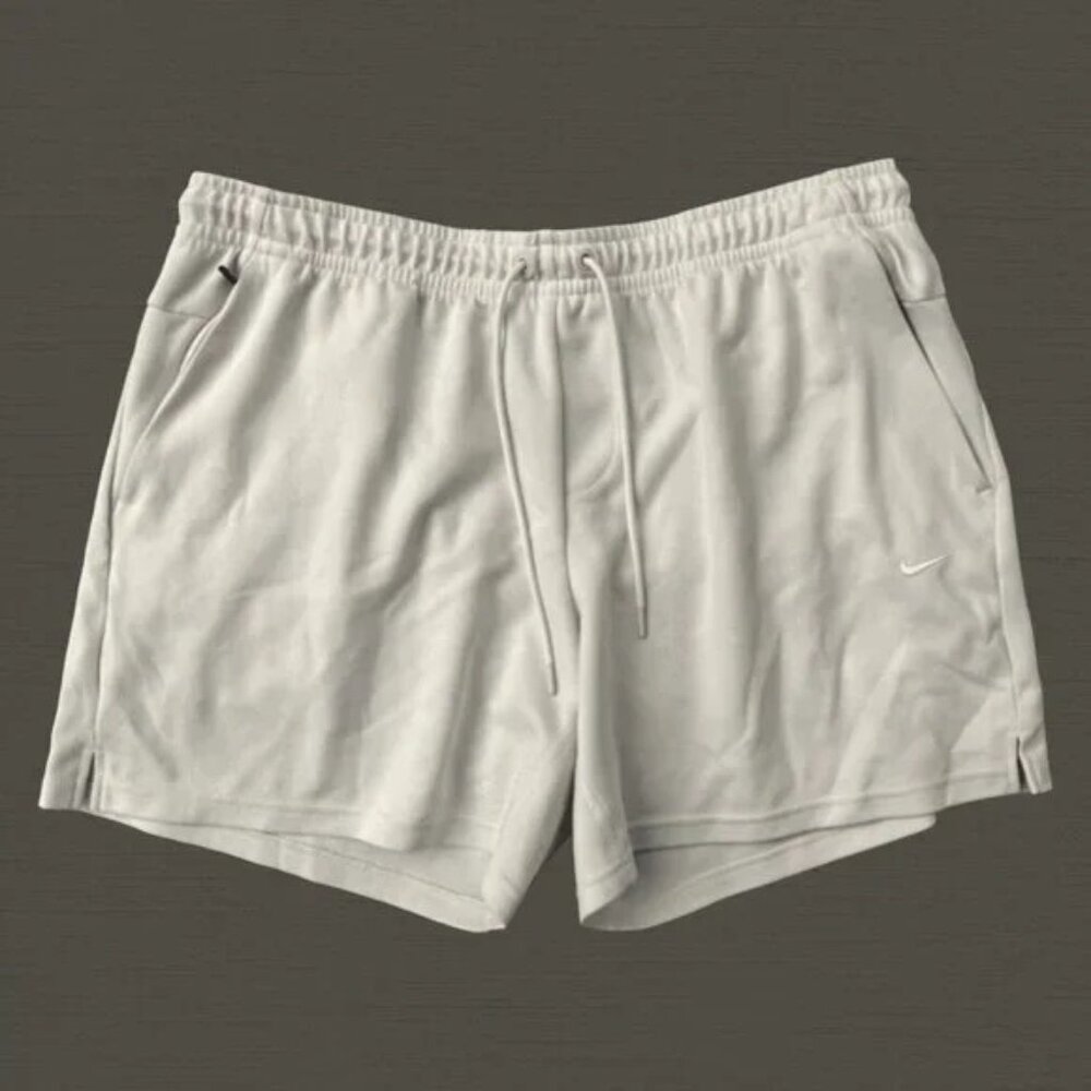 Nike ivory Primary Fleece Men's 7" Dri-FIT Unlined Performance Shorts size XL